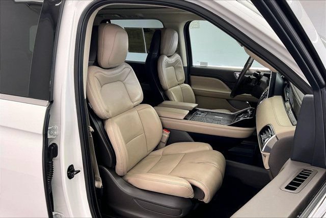 Used 2022 Lincoln Navigator Reserve AWD/4WD image 6