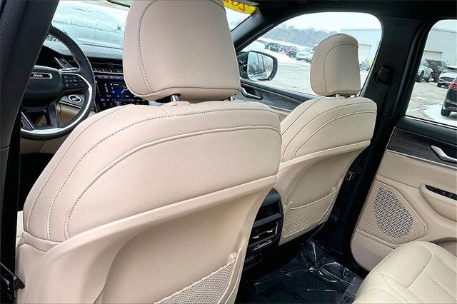 Certified 2024 Jeep Grand Cherokee Limited w/ Luxury Tech Group II image 36