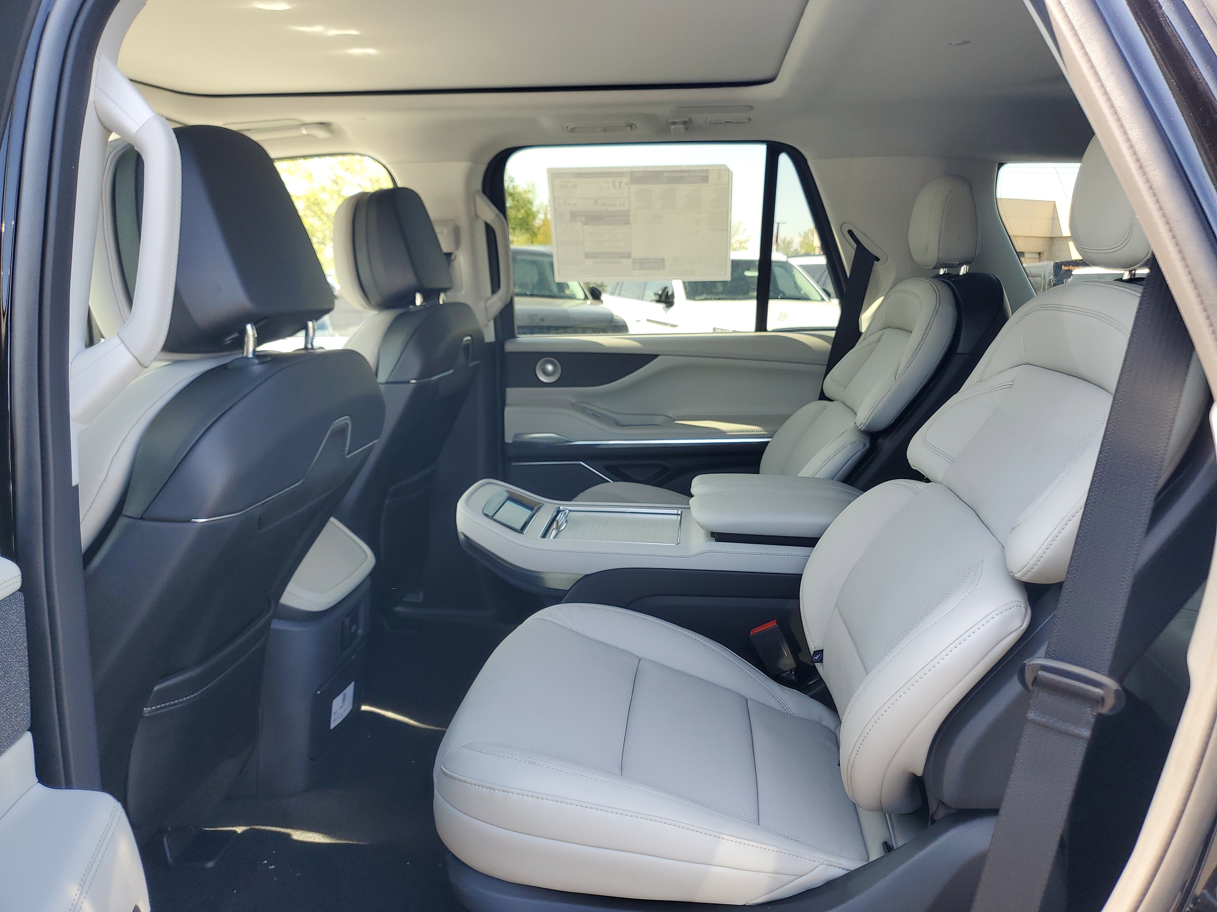 New 2026 Lincoln Navigator Reserve AWD/4WD image 26