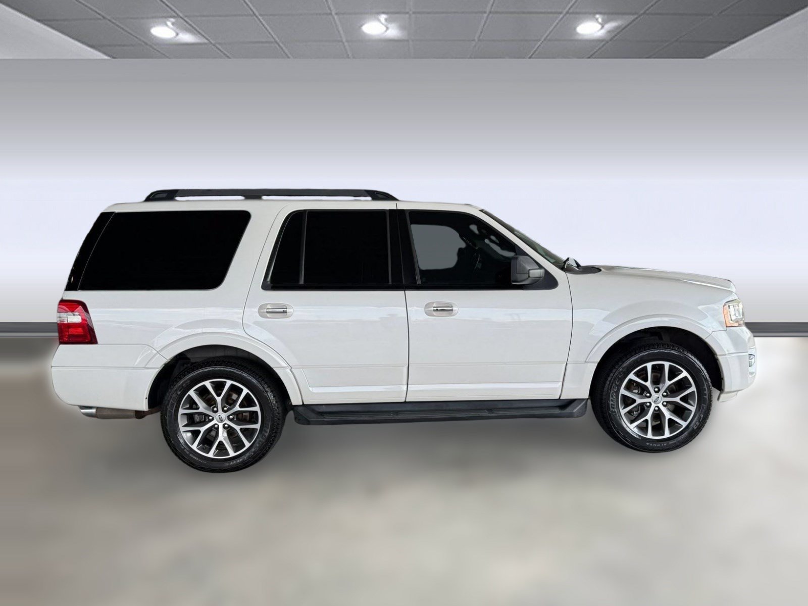 Used 2016 Ford Expedition XLT w/ Equipment Group 202A AWD/4WD image 8