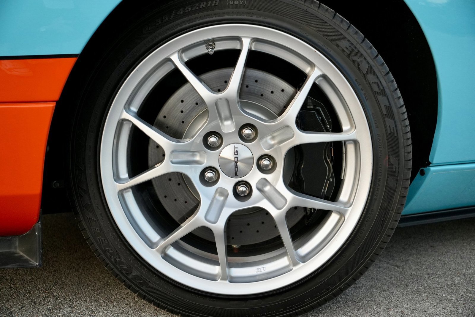 Used 2006 Ford GT image 13