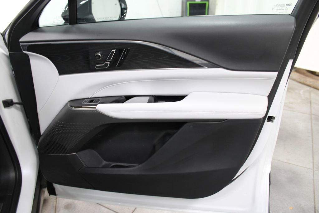 Used 2024 Cadillac Lyriq Luxury image 22