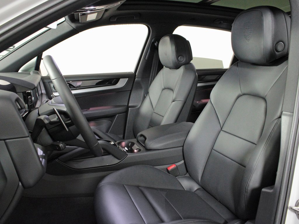 Used 2025 Porsche Cayenne E-Hybrid image 5