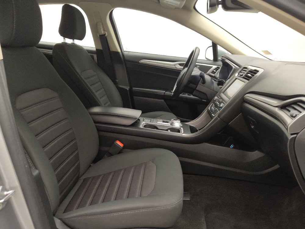 Used 2020 Ford Fusion SE image 21