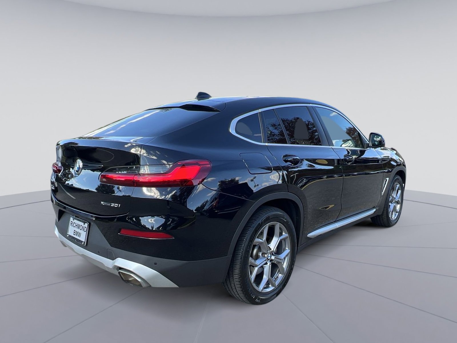 Used 2023 BMW X4 xDrive30i w/ Premium Package image 9