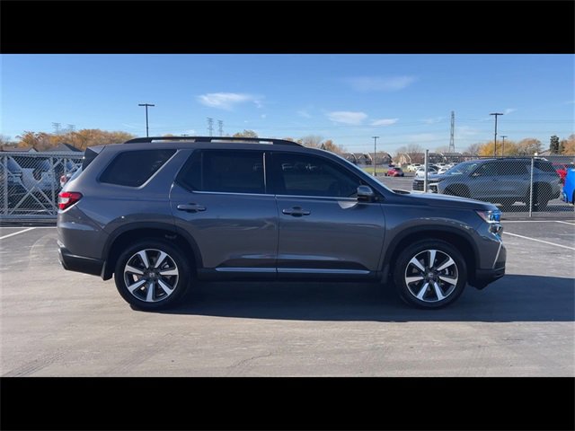 Used 2025 Honda Pilot Touring image 9