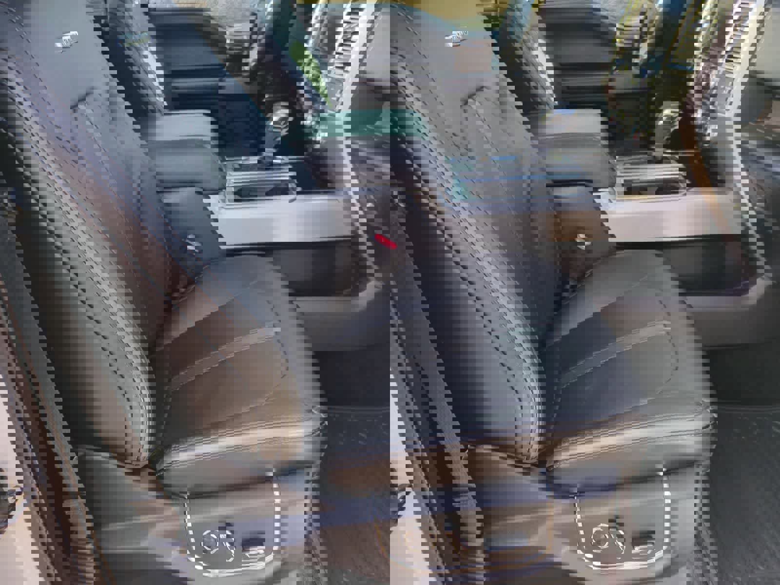 Used 2015 Ford F150 Platinum w/ Equipment Group 701A Luxury image 23