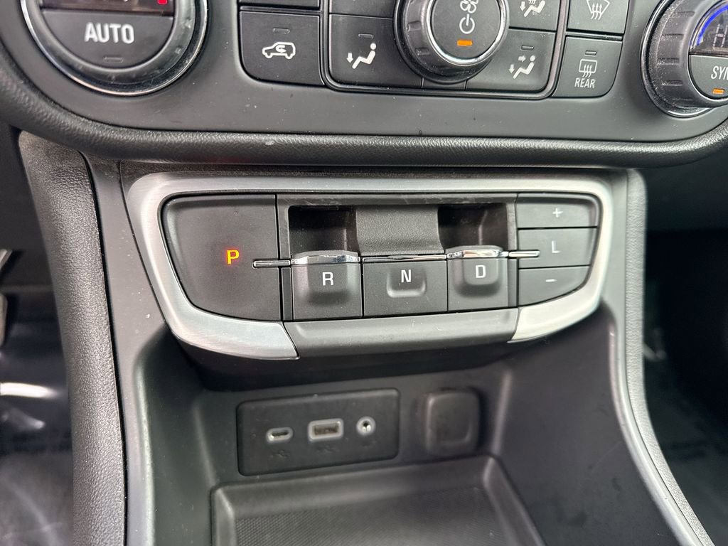 Used 2022 GMC Terrain SLE w/ Driver Convenience Package FWD image 17