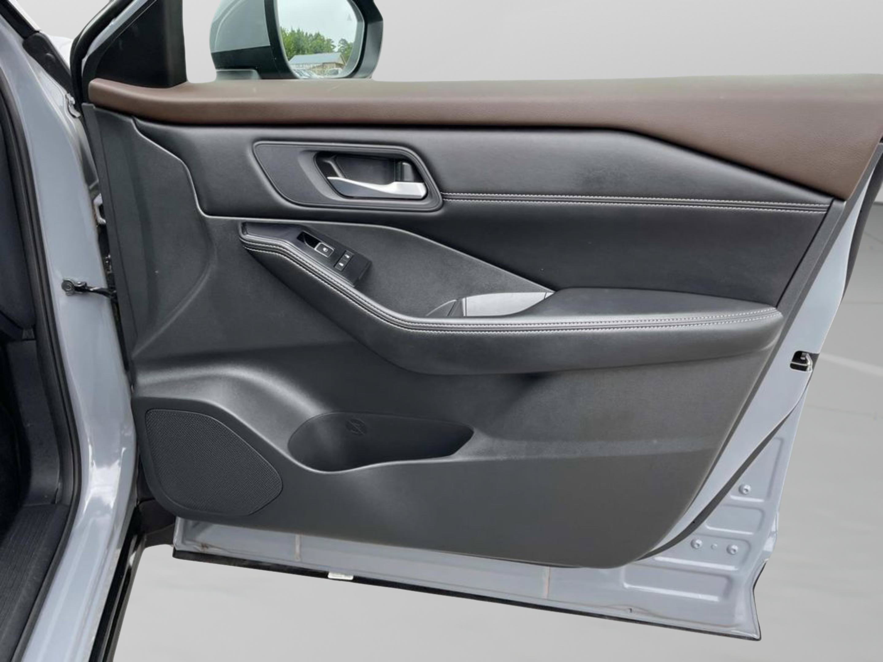 Used 2023 Nissan Rogue SL w/ SL Premium Package FWD image 17