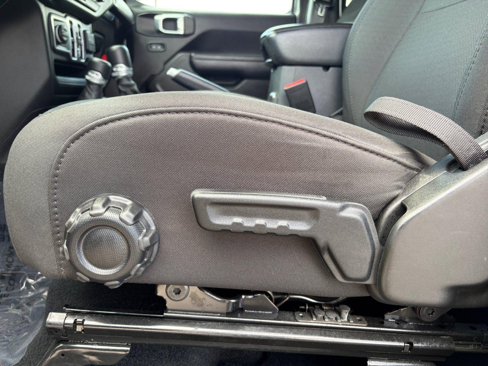 Used 2023 Jeep Gladiator Sport AWD/4WD image 15