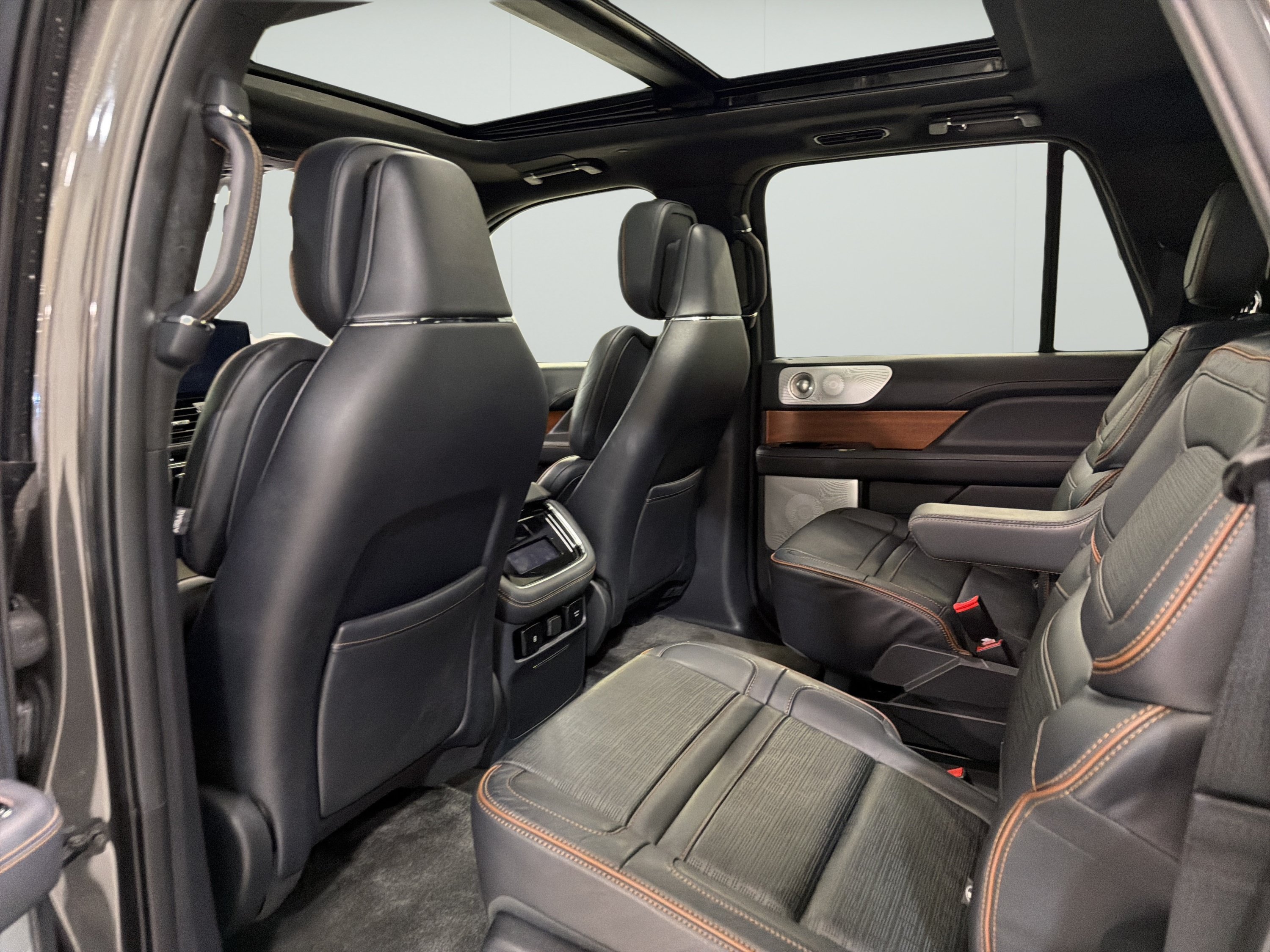 Used 2024 Lincoln Navigator L Black Label AWD/4WD image 12
