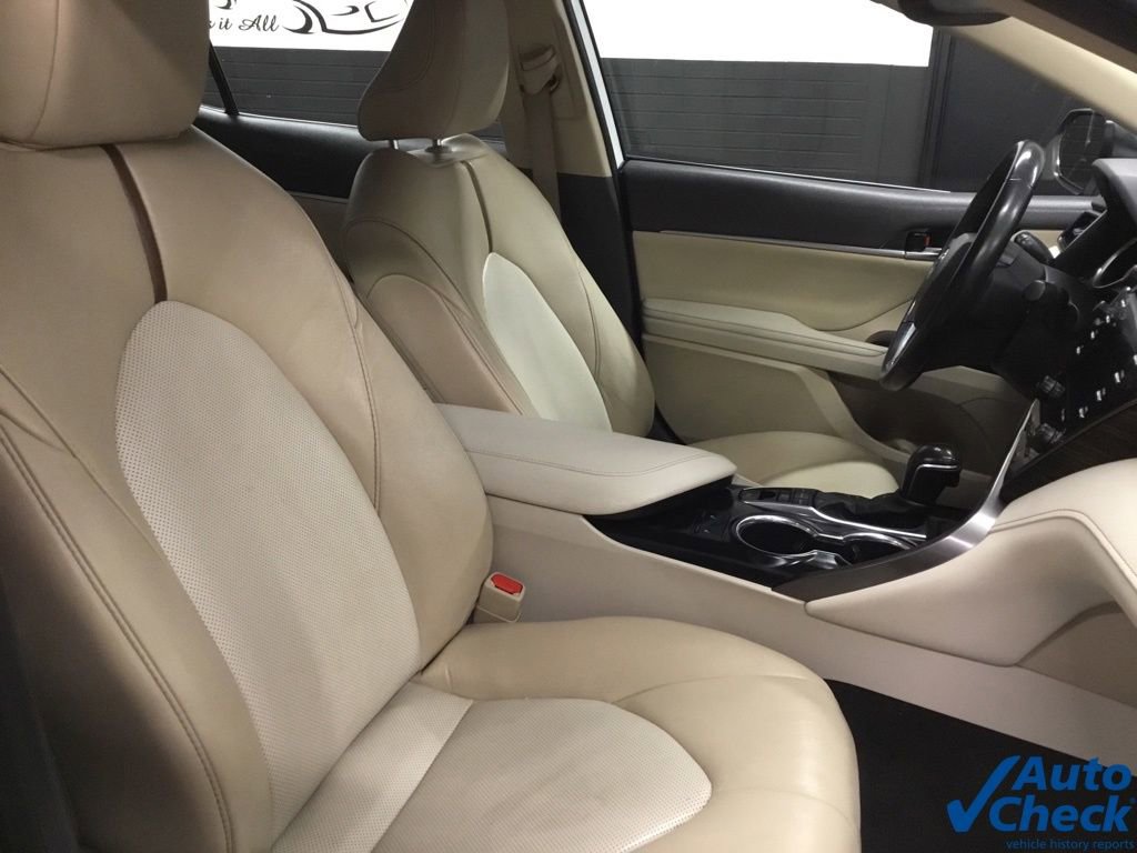 Used 2020 Toyota Camry XLE image 33