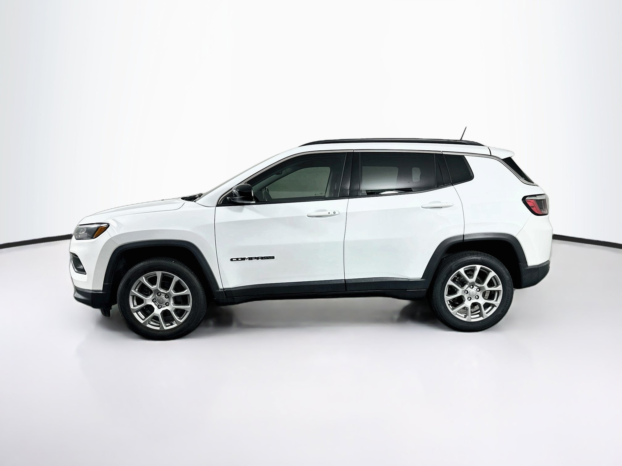 Used 2022 Jeep Compass Latitude AWD/4WD image 4