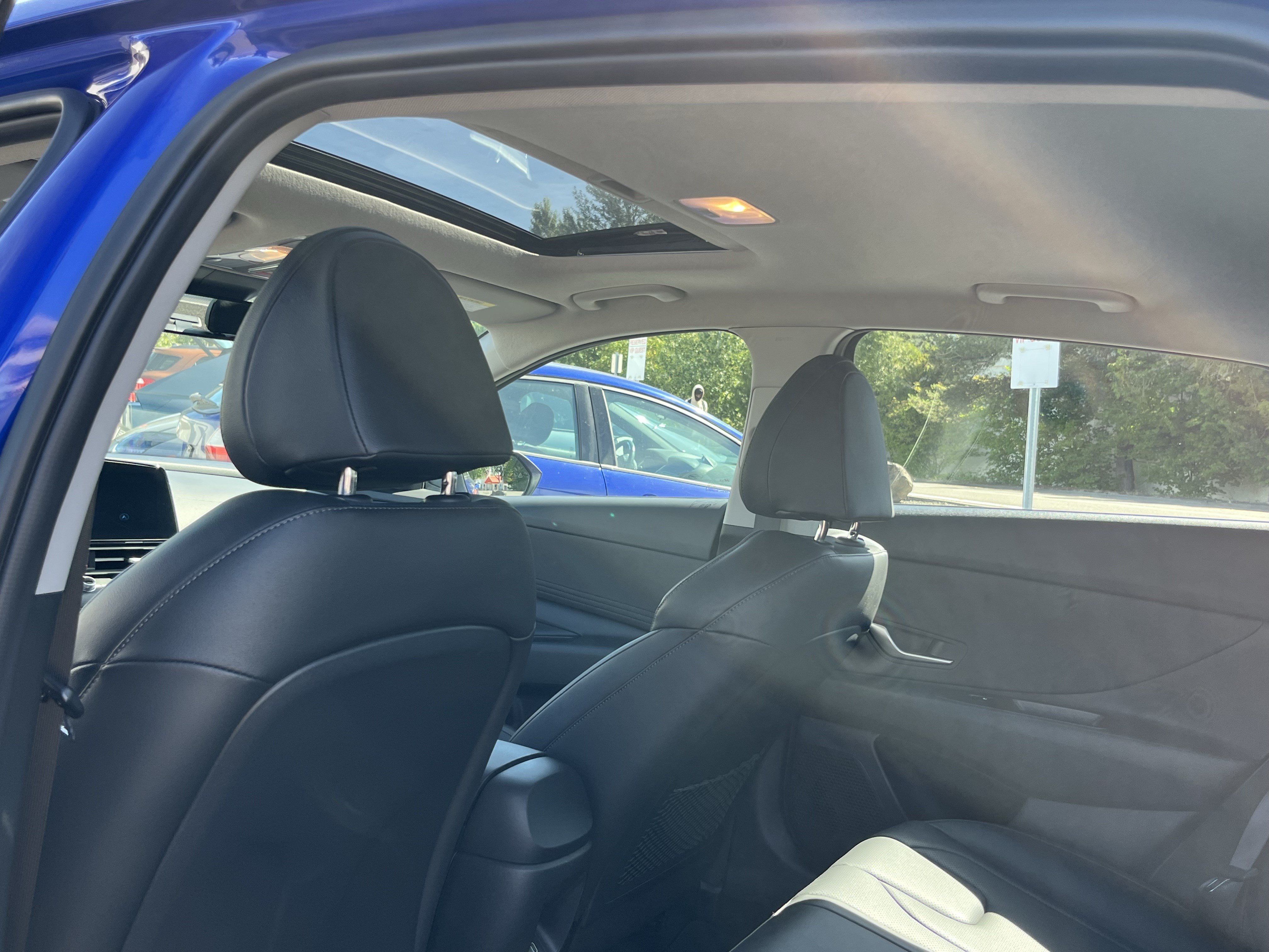 Certified 2025 Hyundai Elantra Limited FWD image 15