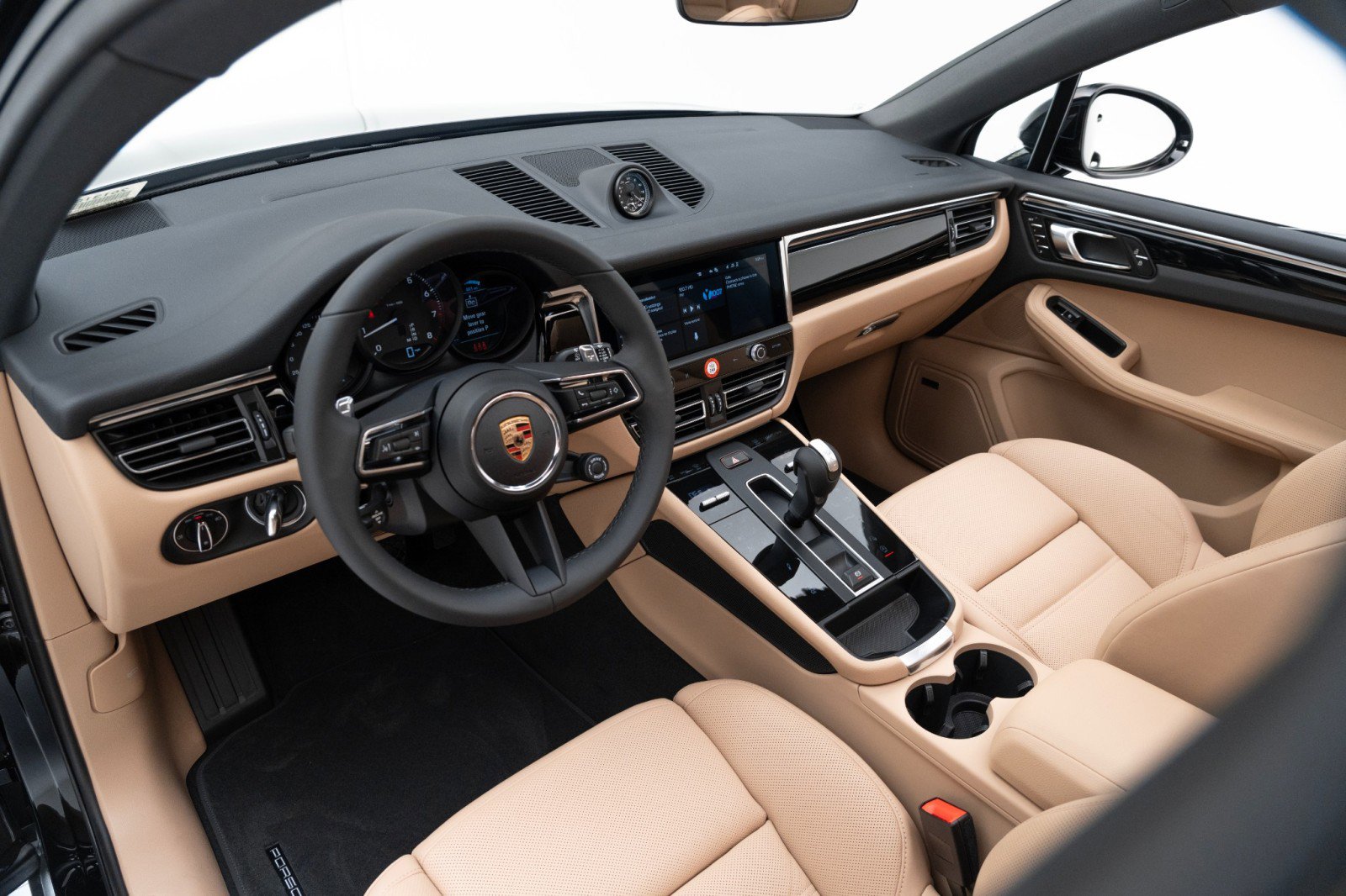 New 2025 Porsche Macan image 4