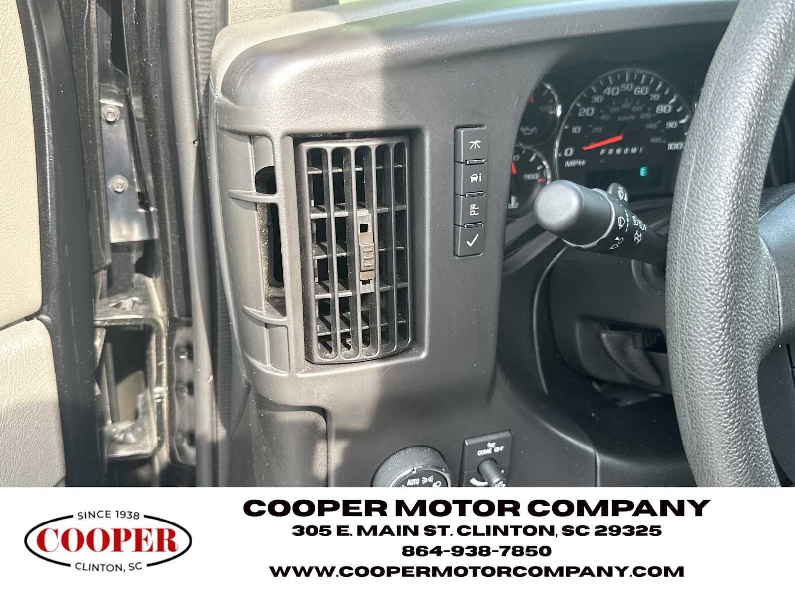 Used 2025 Chevrolet Express 3500 LS RWD image 26