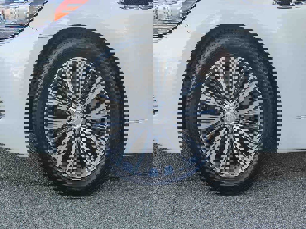 Used 2017 Kia K900 Luxury image 9