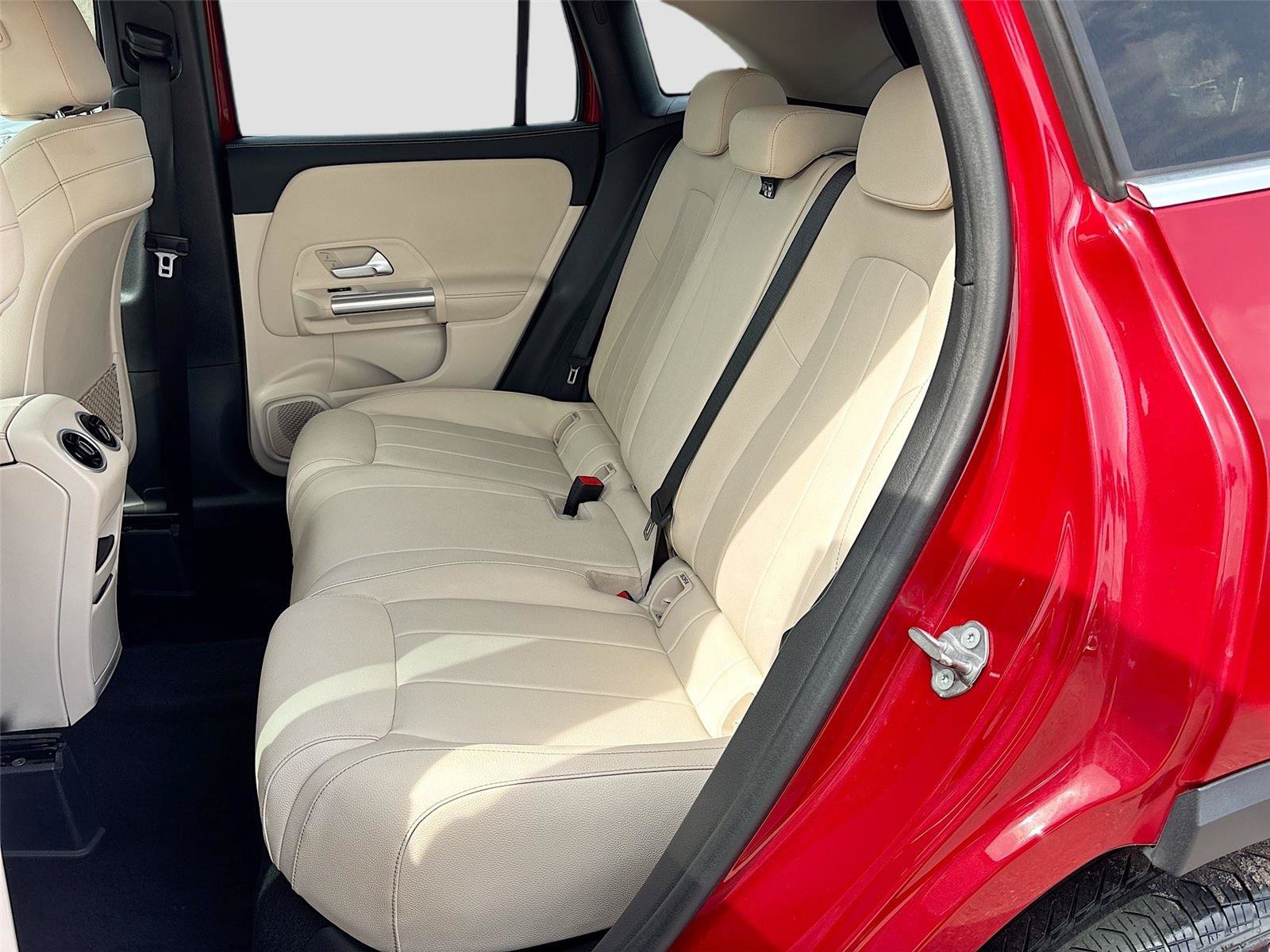 Used 2021 Mercedes-Benz GLA 250 4MATIC w/ Premium Package image 22