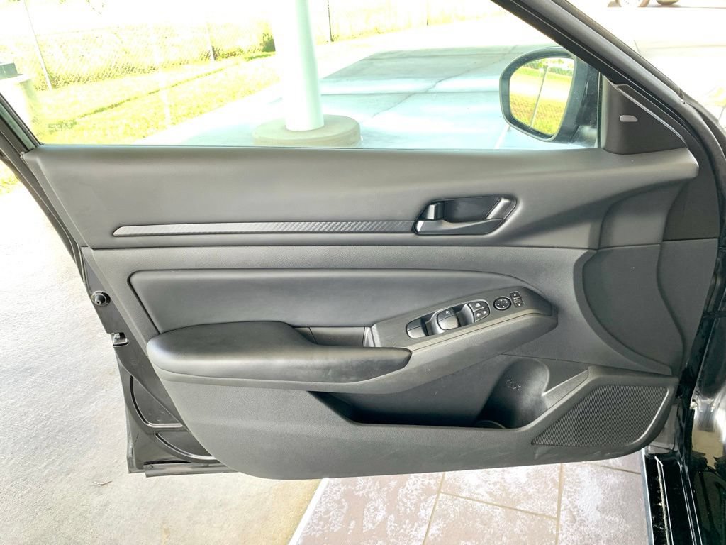 Used 2023 Nissan Altima 2.5 S FWD image 11