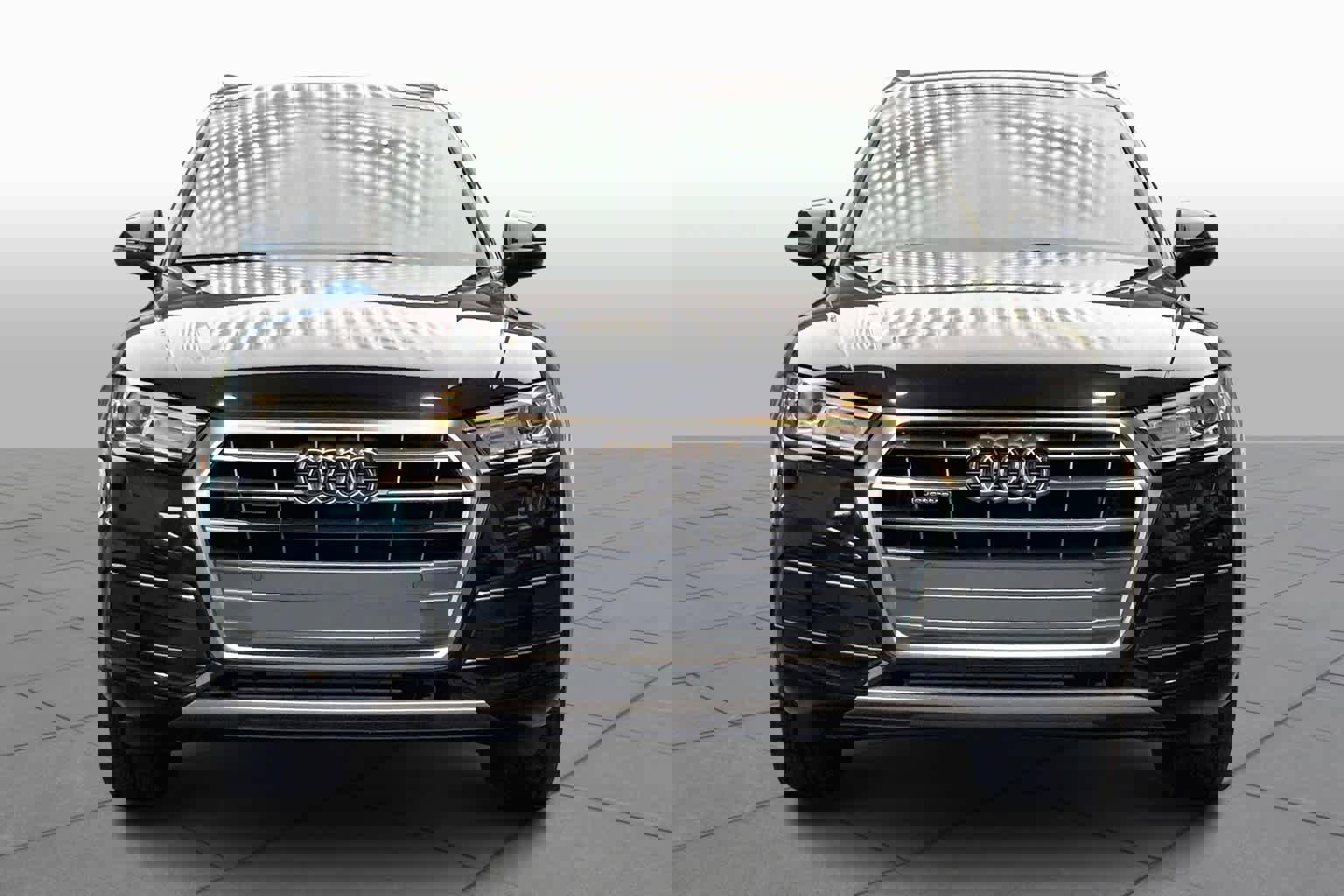 Used 2020 Audi Q5 Premium w/ Convenience Package image 4