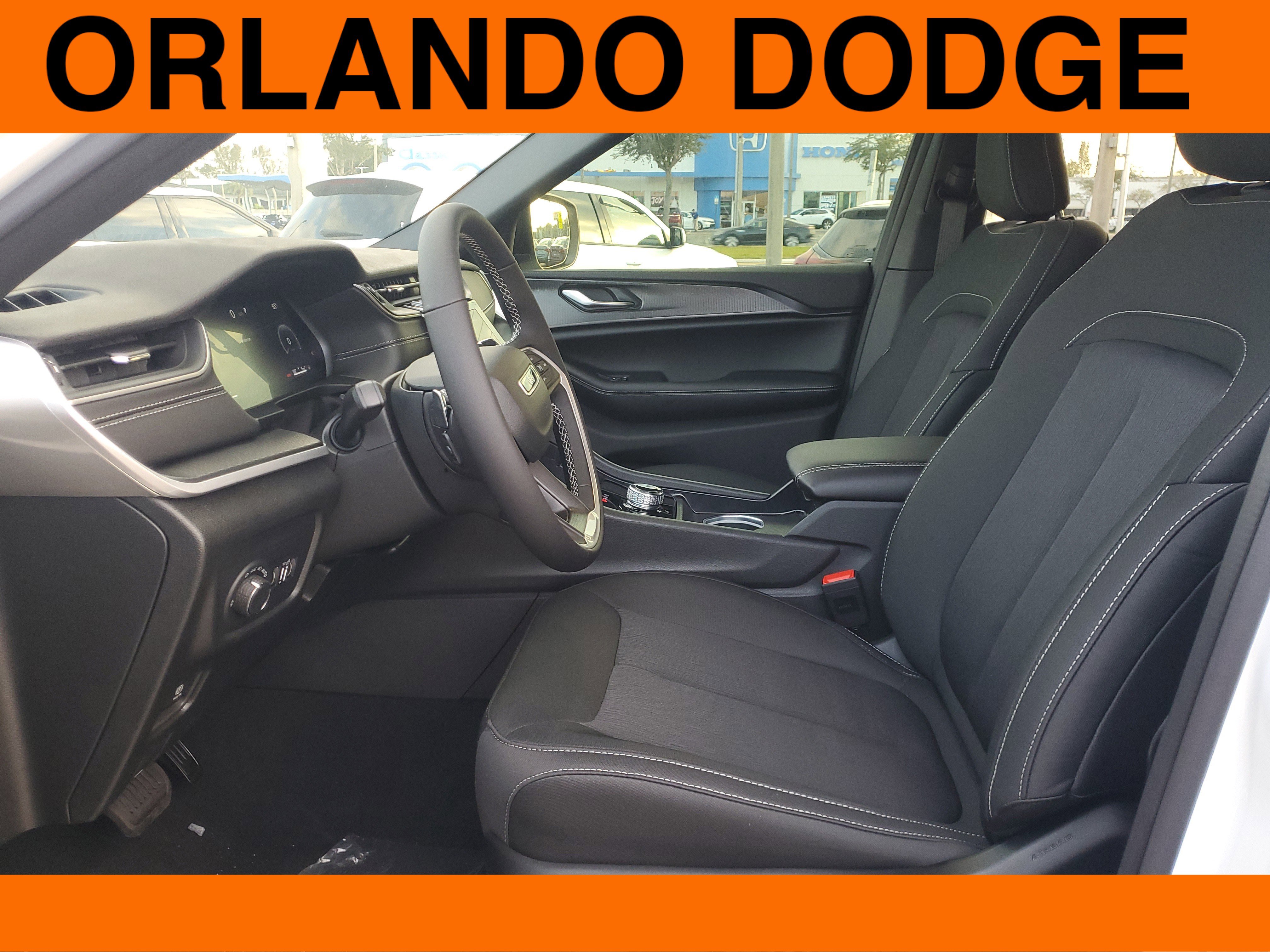 New 2025 Jeep Grand Cherokee L Laredo image 11