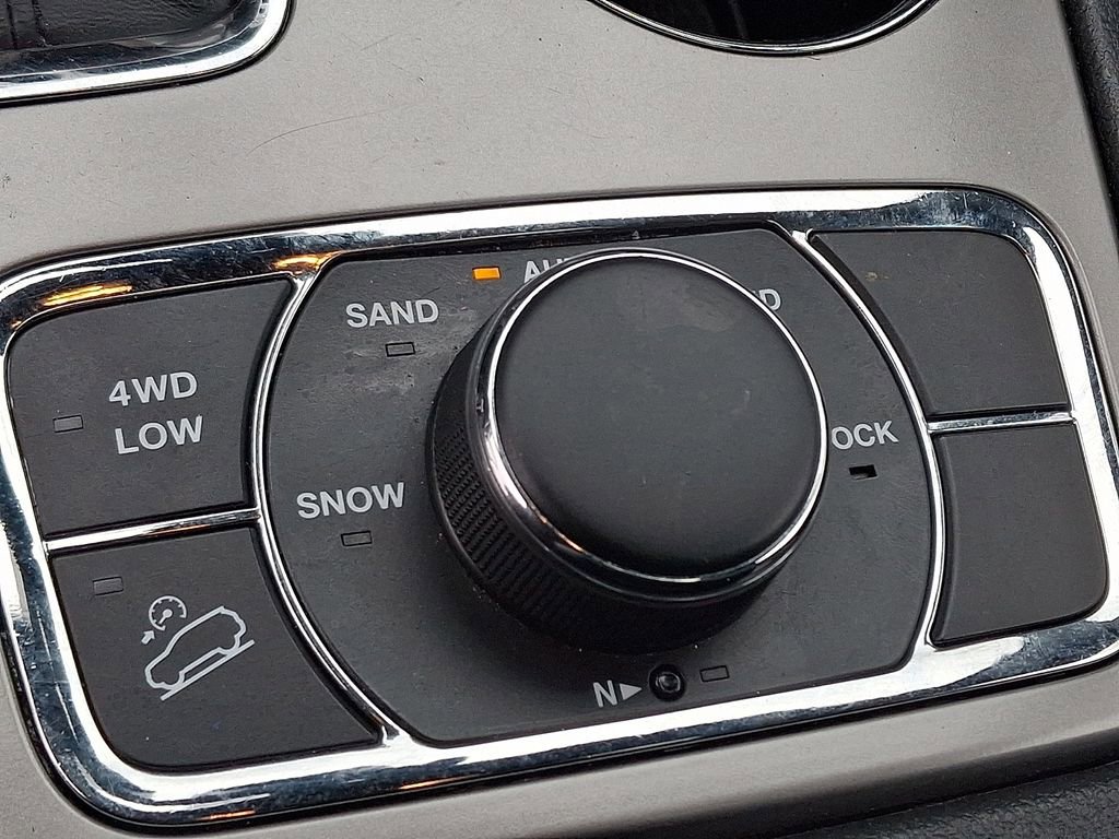 Used 2020 Jeep Grand Cherokee Limited w/ Luxury Group II image 25