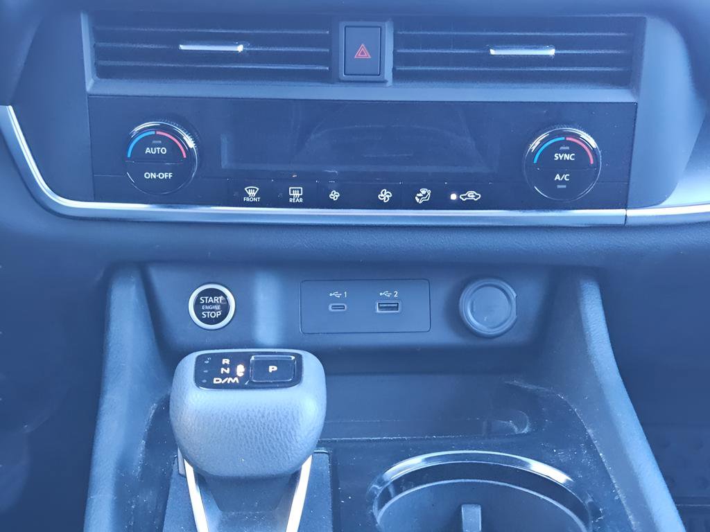 Used 2023 Nissan Rogue SV image 35