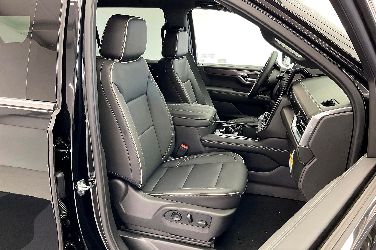 New 2026 GMC Yukon XL Elevation AWD/4WD image 9