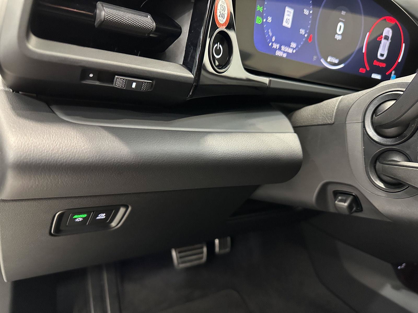 Certified 2025 Porsche Macan 4S Electric AWD/4WD image 20