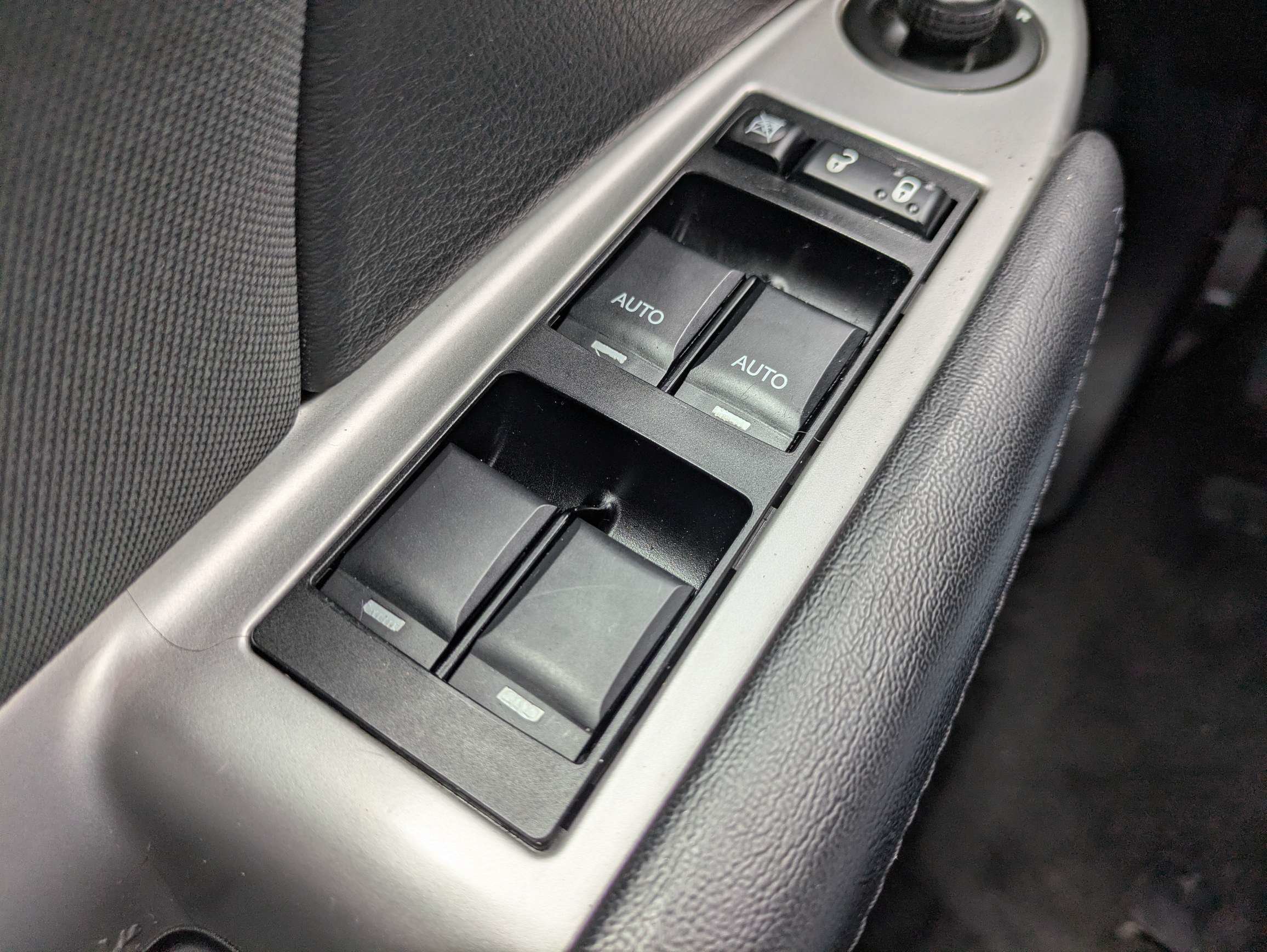 Used 2012 Chrysler 200 Touring FWD image 26