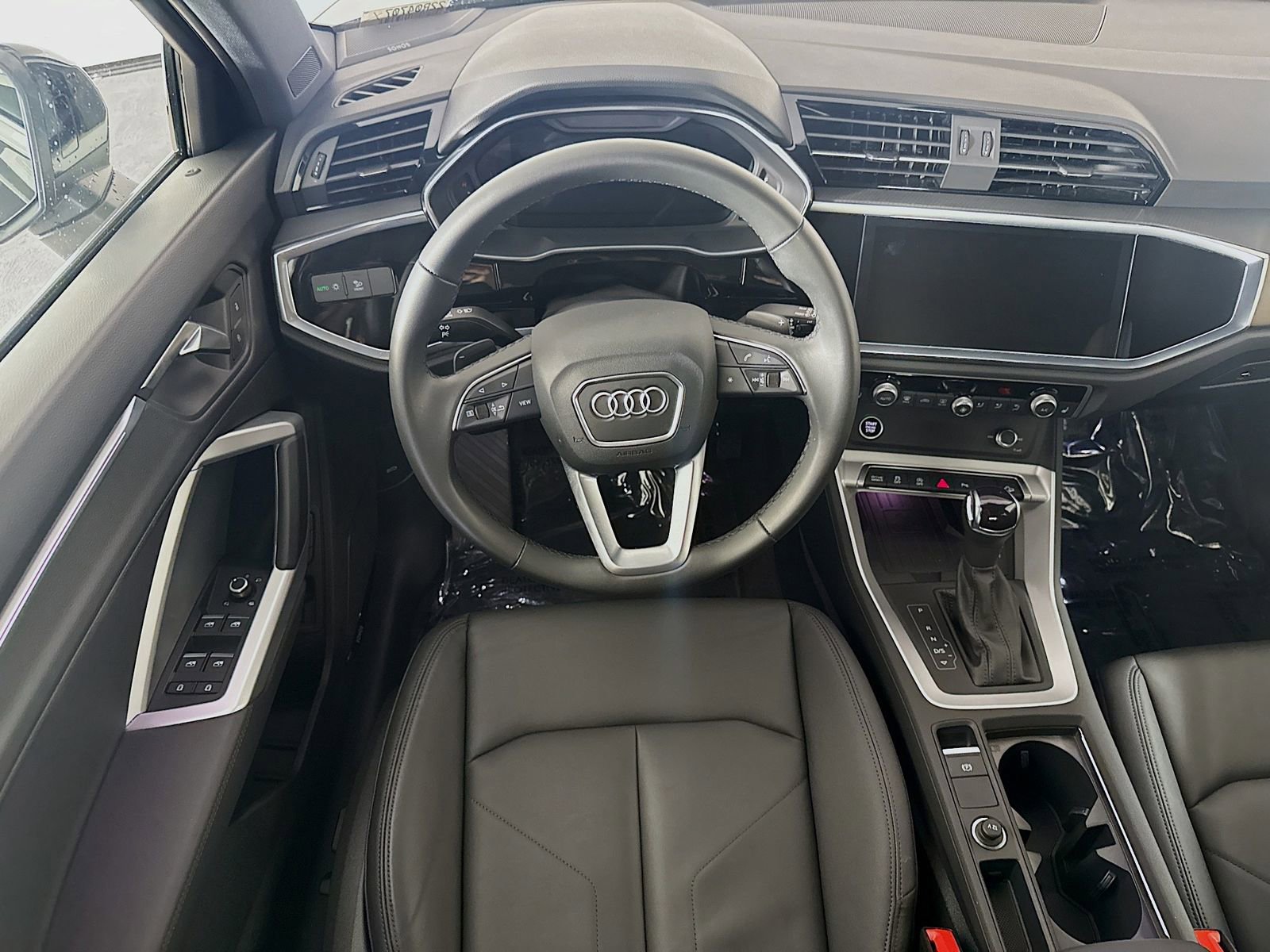 Certified 2025 Audi Q3 2.0T Premium Plus w/ Premium Plus Package AWD/4WD image 24