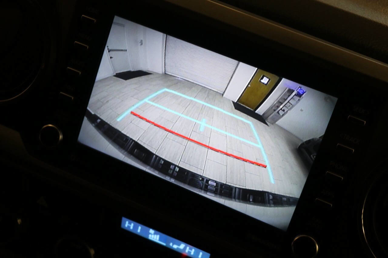 Used 2022 Toyota Tacoma TRD Off-Road image 29