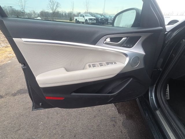 Used 2023 Genesis G70 2.0T w/ Sport Prestige Package image 25