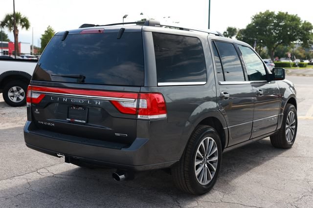 Used 2016 Lincoln Navigator Select RWD image 14