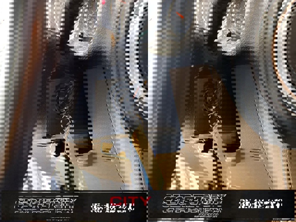 Used 2018 Jeep Wrangler Unlimited Sahara w/ Connectivity Group image 16