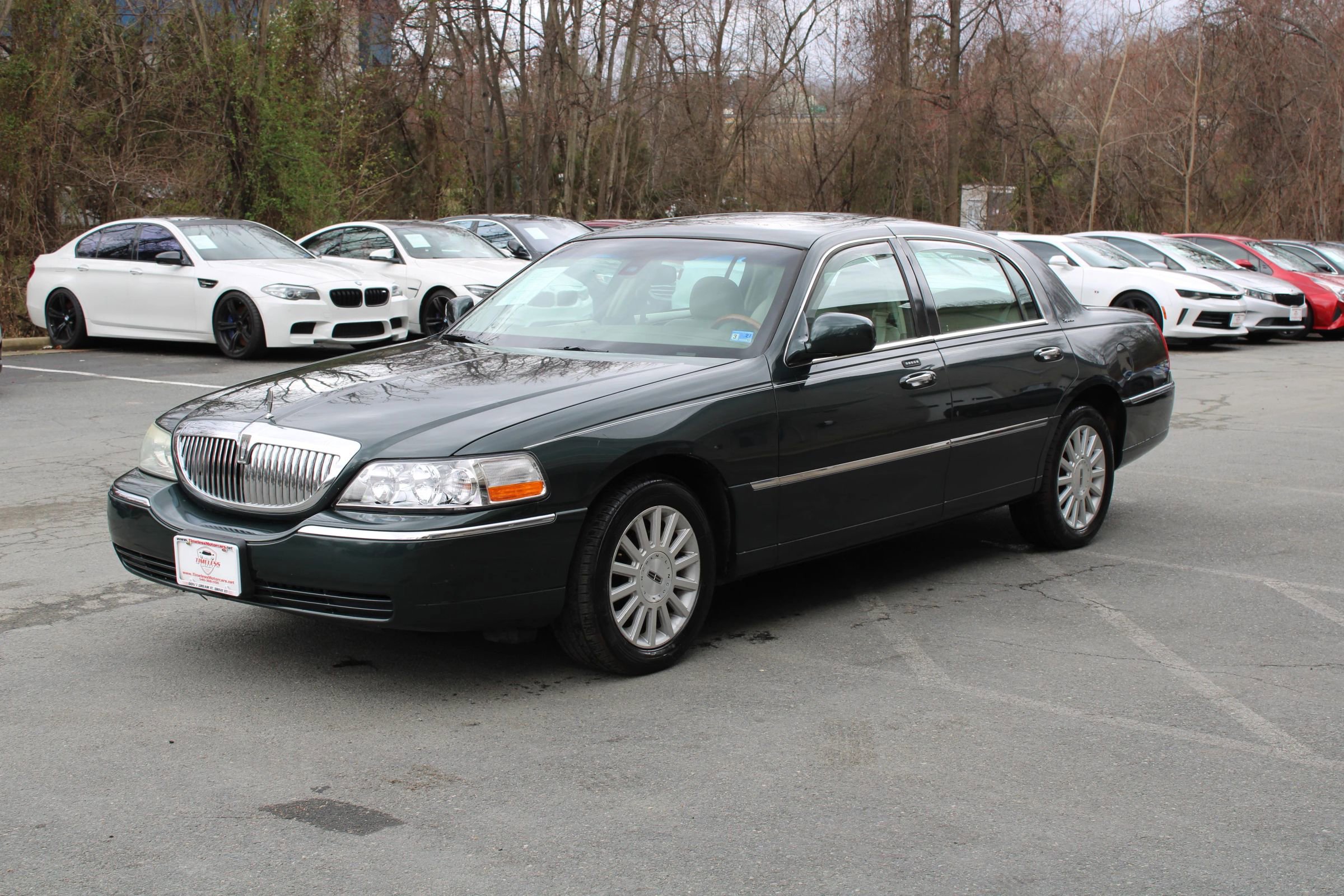 Used 2003 Lincoln Town Car Signature image 3