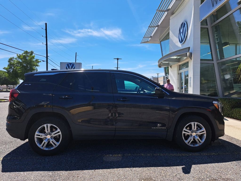 Used 2024 GMC Terrain SLE FWD image 3