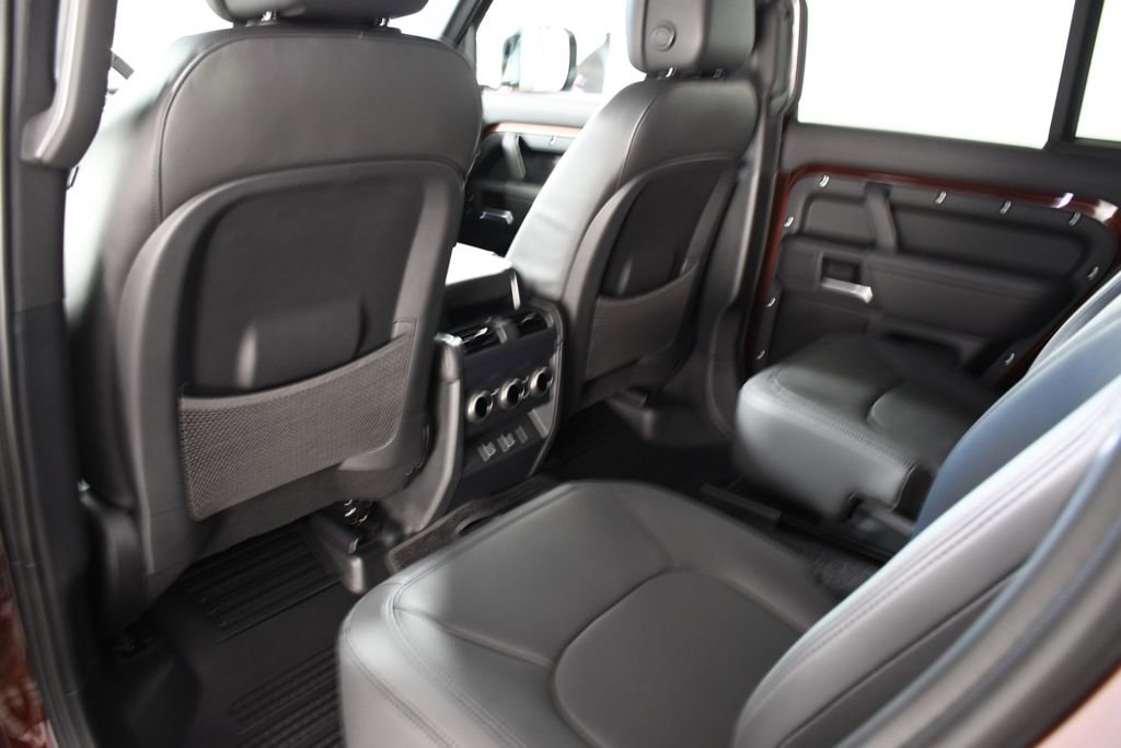 New 2026 Land Rover Defender 130 X-Dynamic SE AWD/4WD image 27