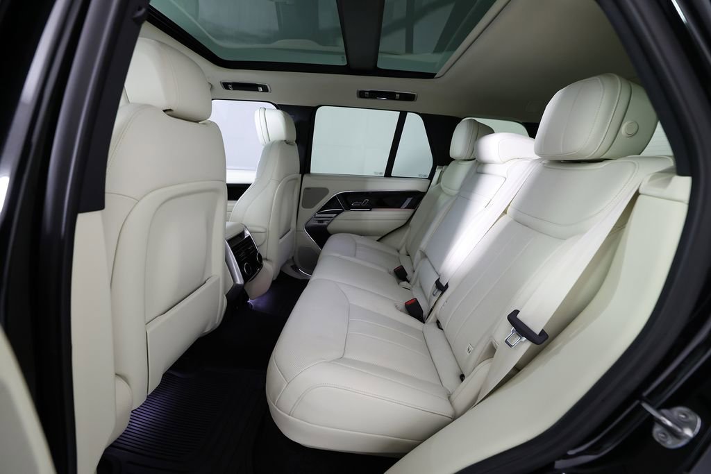 Used 2025 Land Rover Range Rover SE AWD/4WD image 14