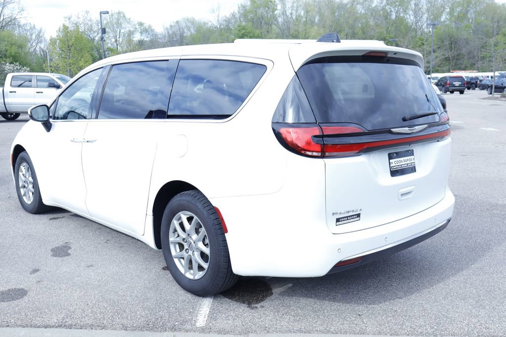 Certified 2023 Chrysler Pacifica Touring-L FWD image 3