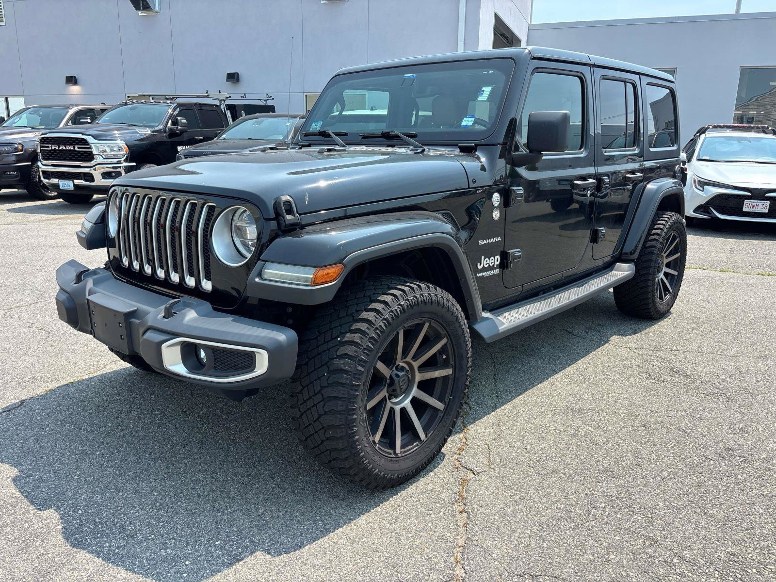 Certified 2018 Jeep Wrangler Unlimited Sahara w/ Dual Top Group AWD/4WD image 5