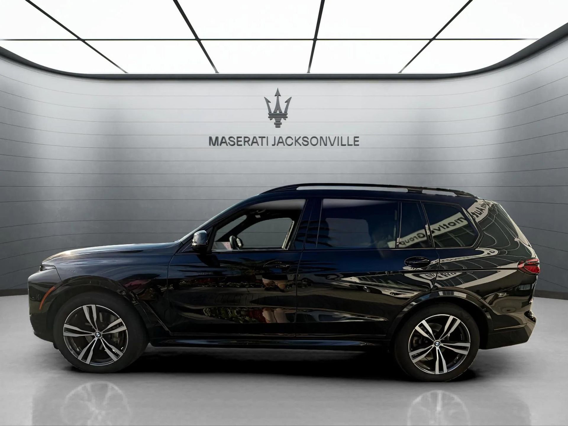 Used 2023 BMW X7 xDrive40i w/ Executive Package image 11