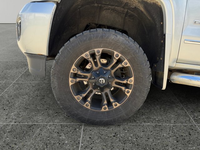Used 2015 GMC Sierra 2500 Denali w/ Suspension Package, Off-Road AWD/4WD image 14
