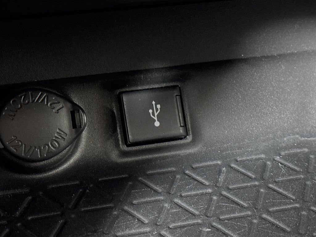Used 2022 Toyota RAV4 XLE AWD/4WD image 16