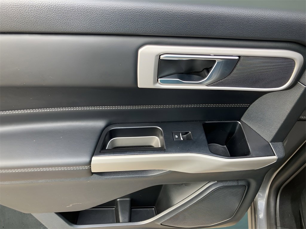 Used 2022 Ford Explorer XLT image 45