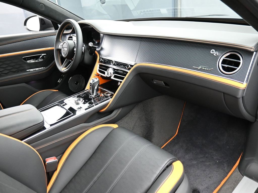 Used 2025 Bentley Flying Spur Plug-In Hybrid image 35