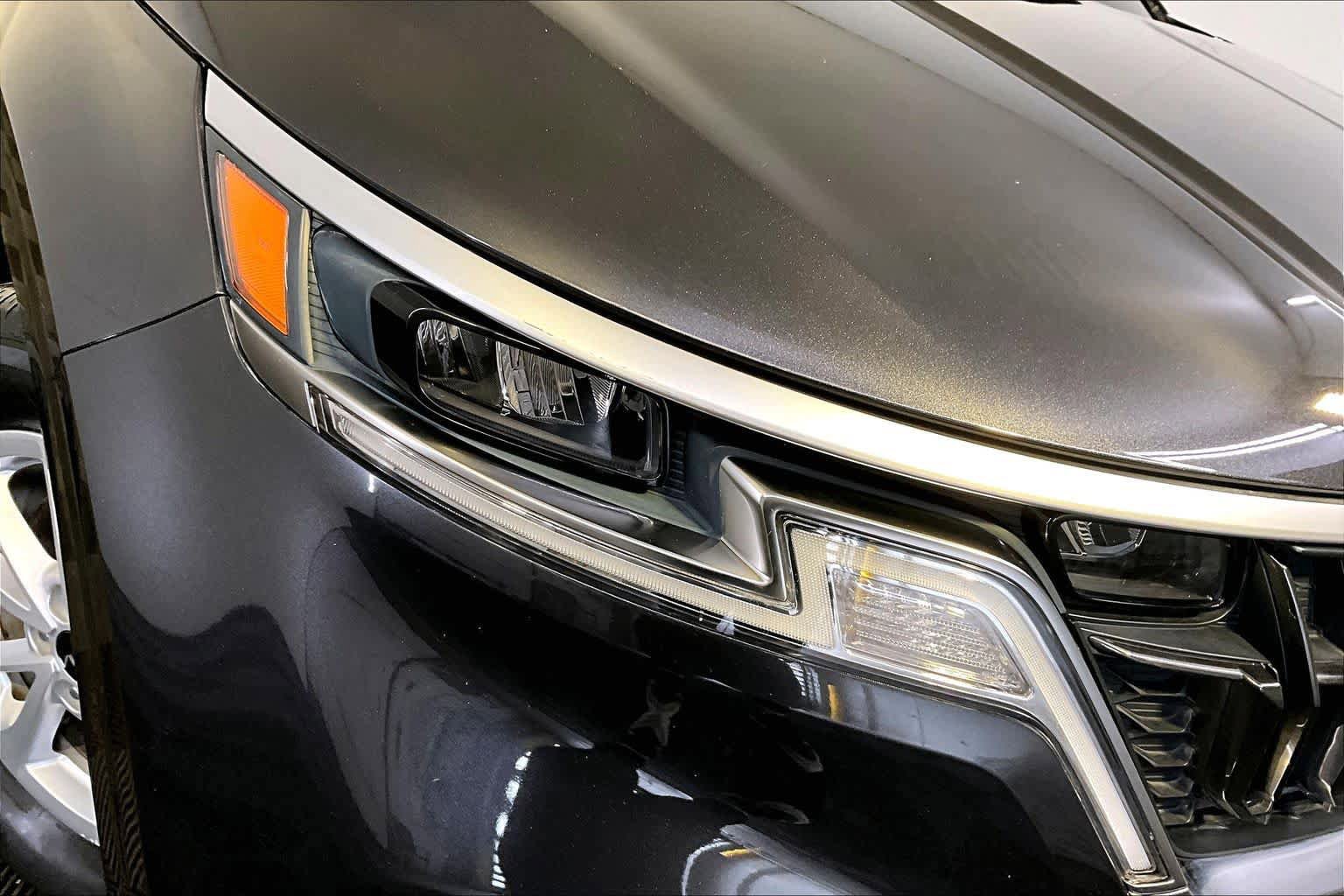 Used 2023 Kia Carnival LX FWD image 27