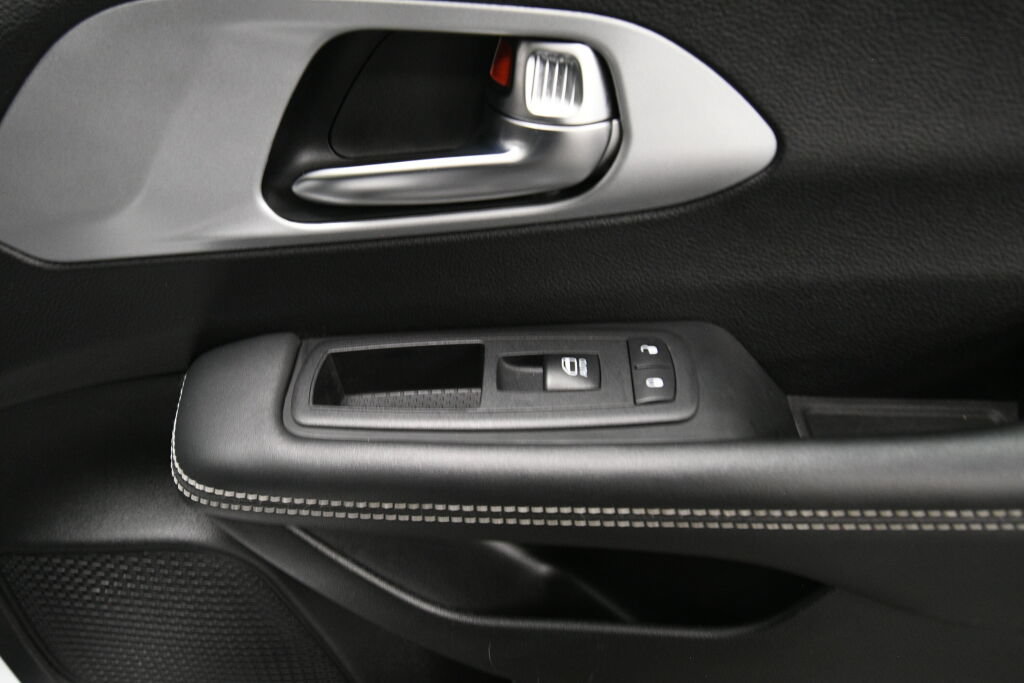 Used 2025 Chrysler Pacifica Limited FWD image 31