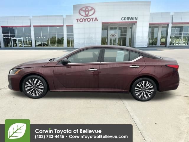Used 2024 Nissan Altima 2.5 SV image 2
