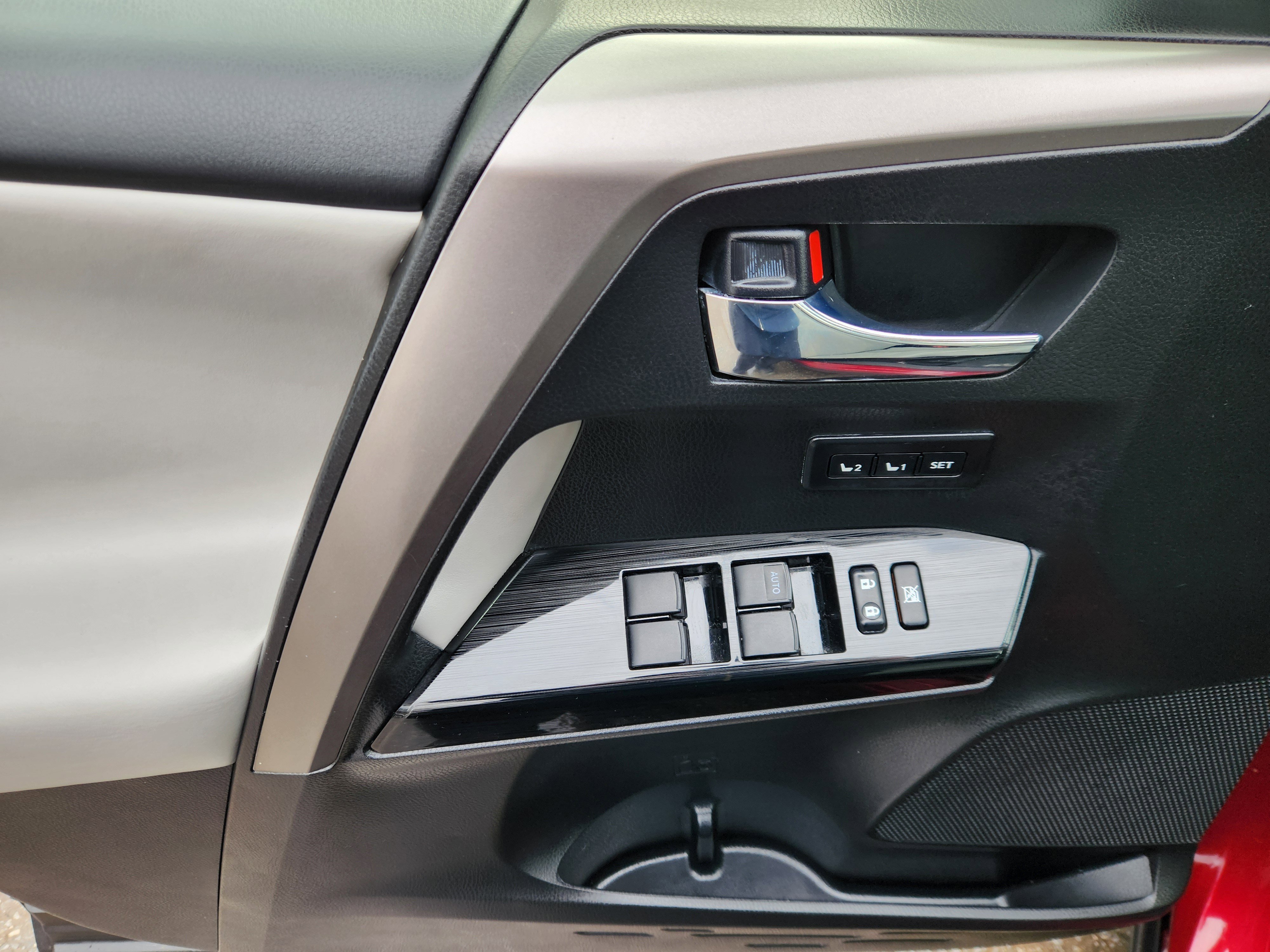 Used 2018 Toyota RAV4 Limited w/ All Weather Liner Package image 44